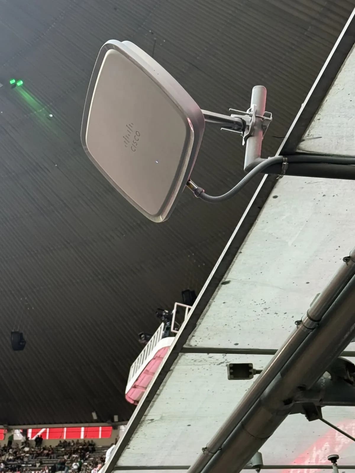 Punto de acceso Cisco instalado en un recinto de gran escala